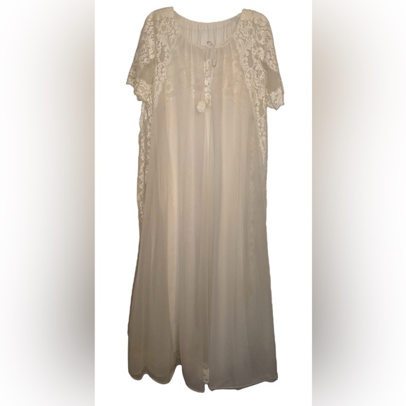 Shadowline | Intimates & Sleepwear | Shadowline Ivory 2 Piece Long Gown ...